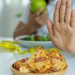 Food: యవ్వనాన్ని మింగేస్తున్న ఆహారపు అలవాట్లు.. ఈ మూడింటికి దూరంగా ఉండండి