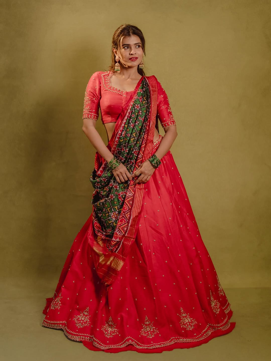 Actress hebah patel Photo Gallery