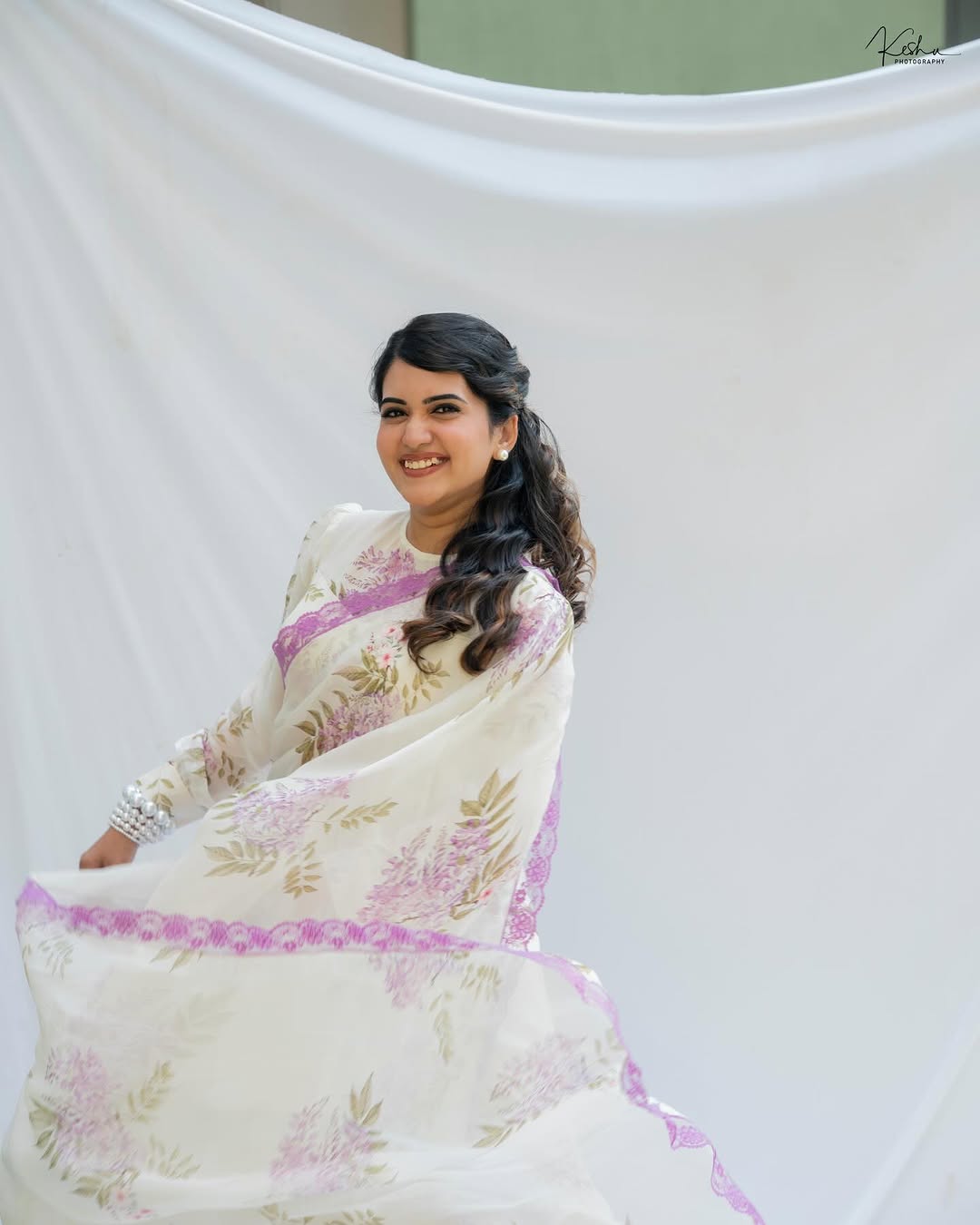 Actress Sravanthi Chokarapu Photo Gallery