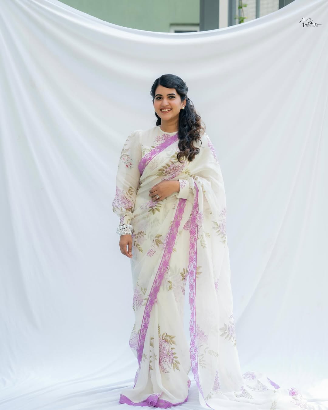 Actress Sravanthi Chokarapu Photo Gallery