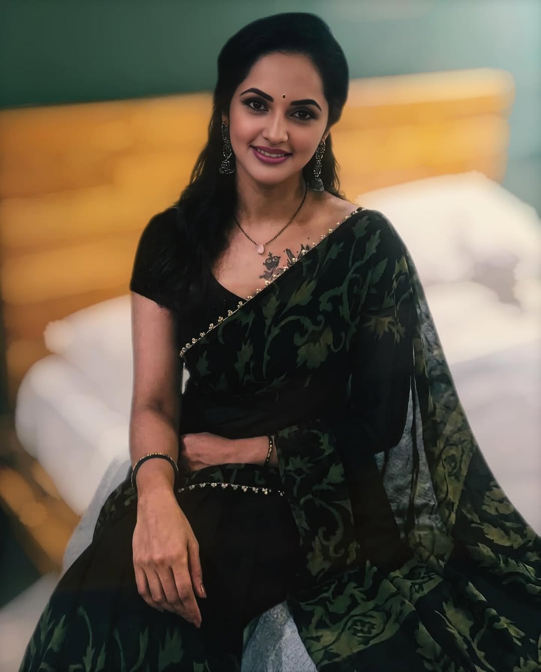 Actress Jyoti Poorvaj Photo Gallery