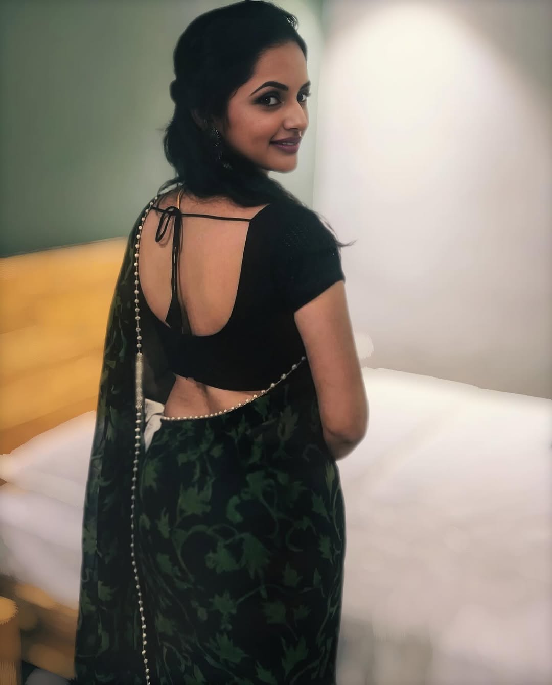 Actress Jyoti Poorvaj Photo Gallery