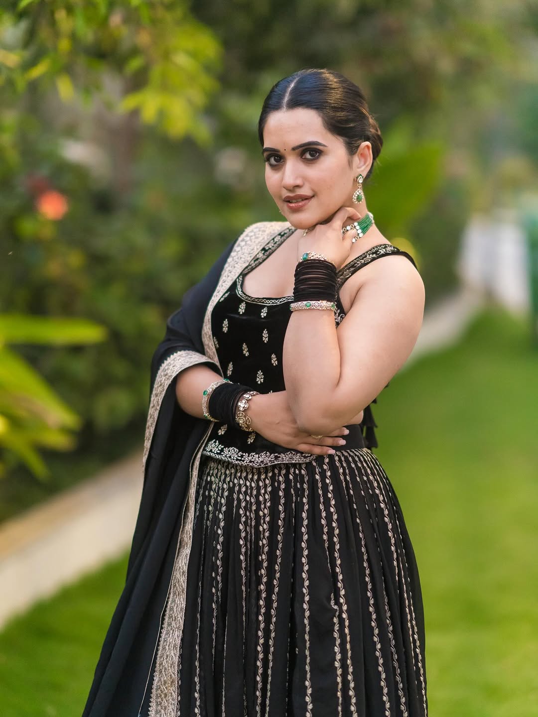 Actress Sravanthi Chokarapu Photo Gallery