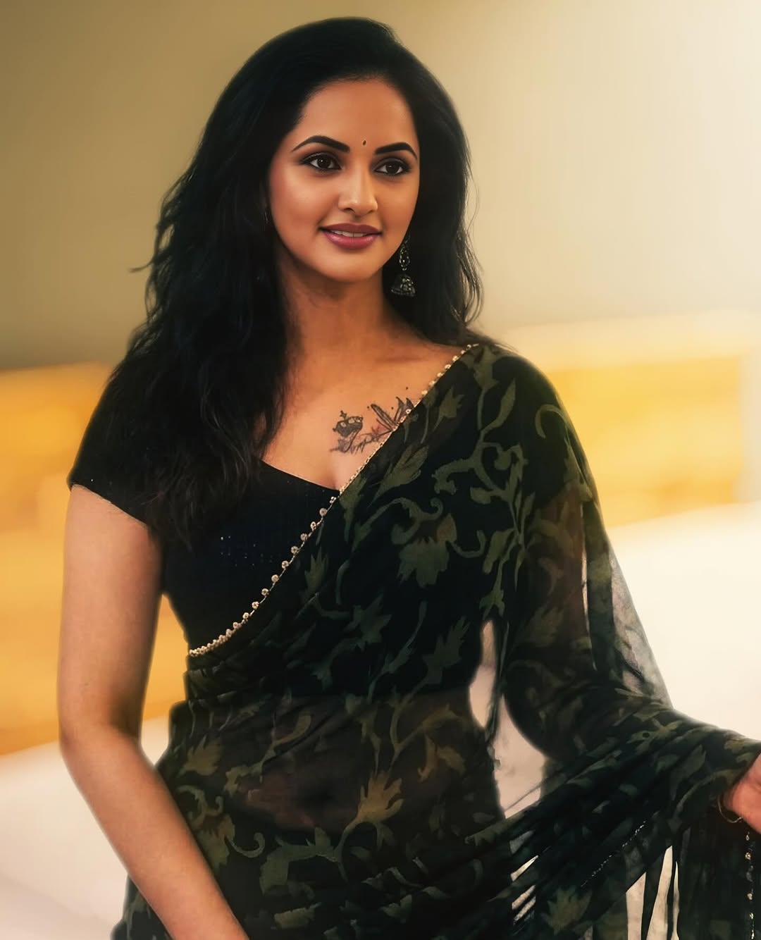 Actress Jyoti Poorvaj Photo Gallery