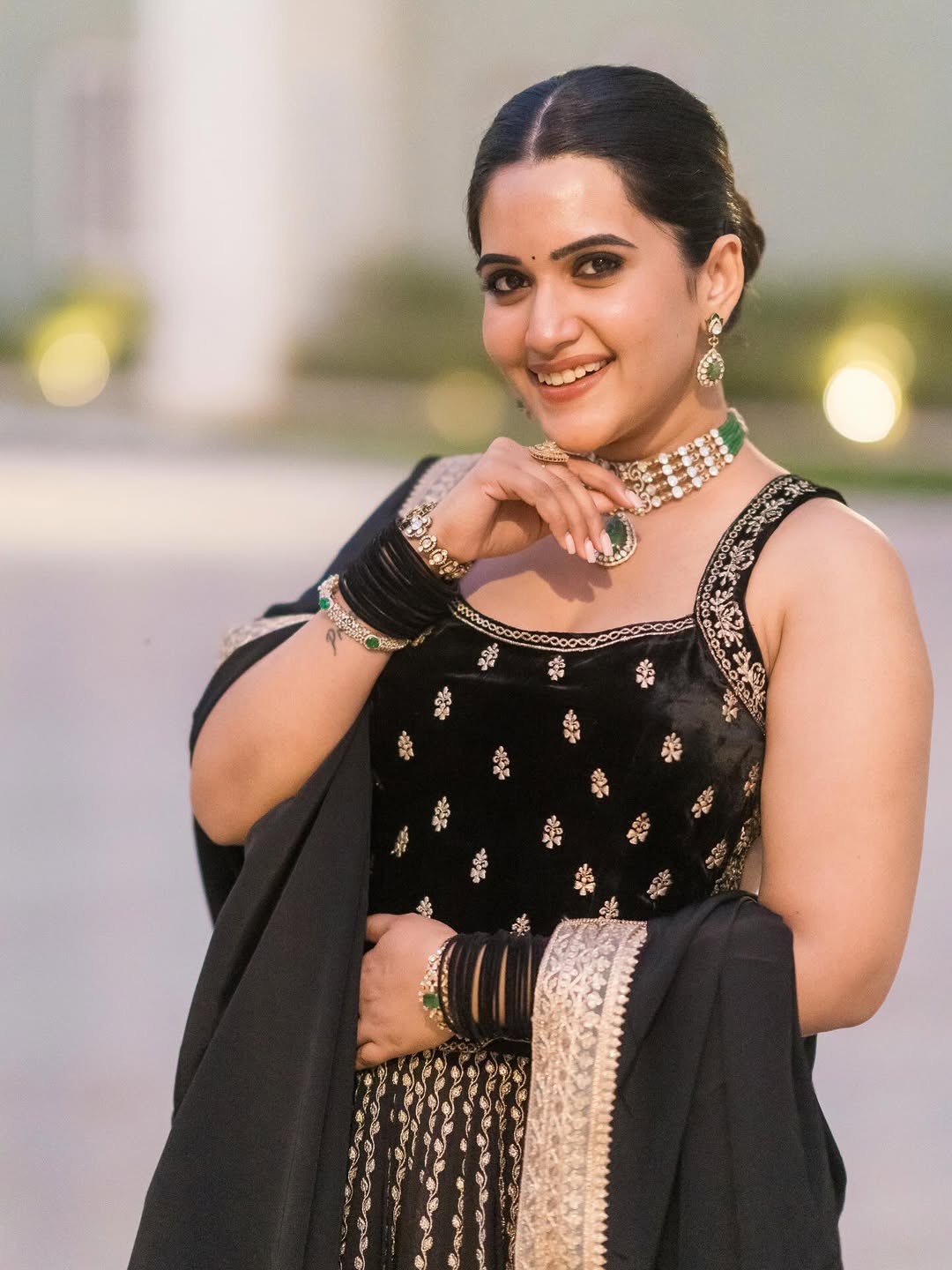 Actress Sravanthi Chokarapu Photo Gallery