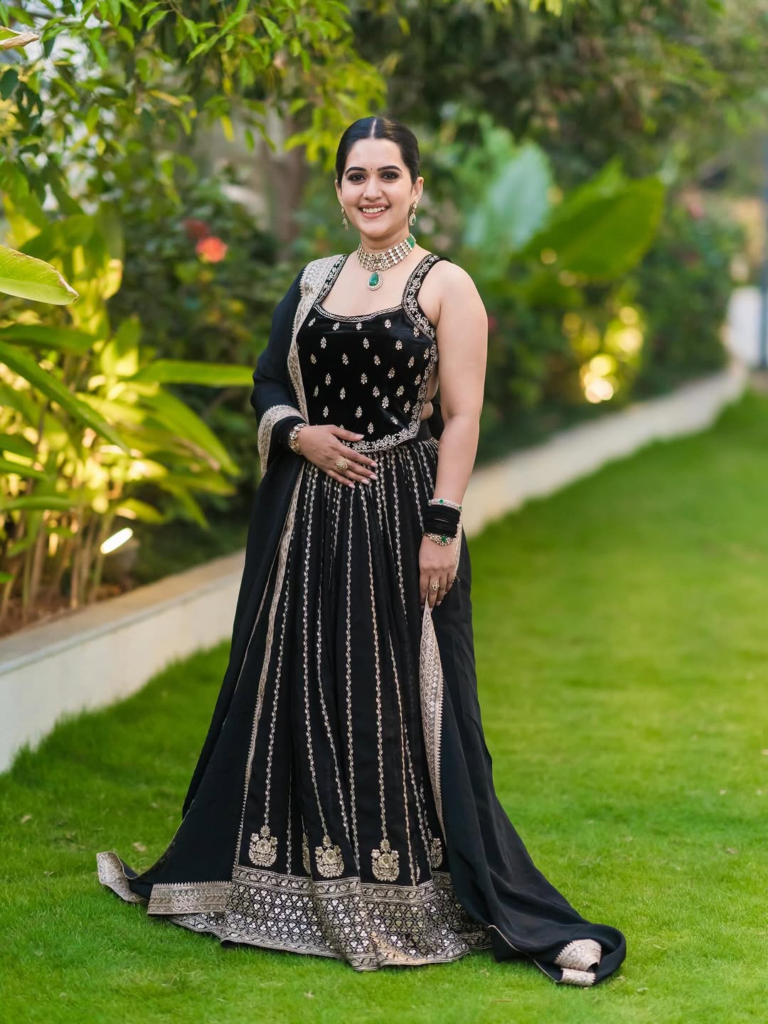 Actress Sravanthi Chokarapu Photo Gallery