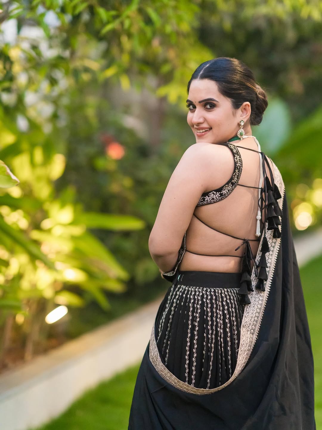 Actress Sravanthi Chokarapu Photo Gallery