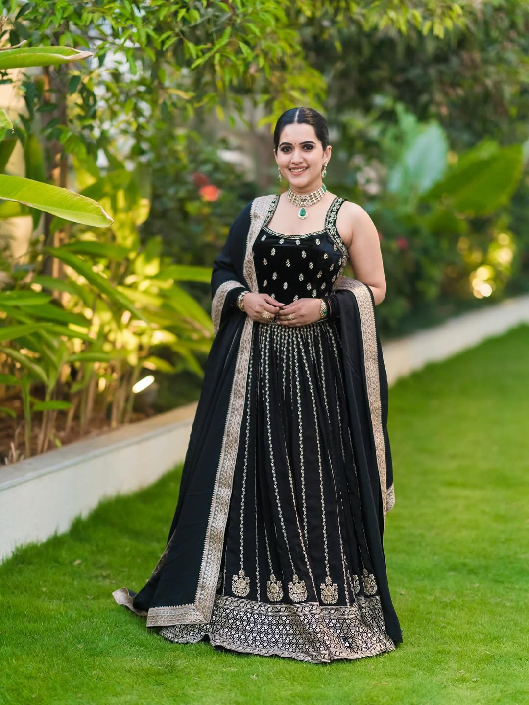 Actress Sravanthi Chokarapu Photo Gallery