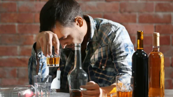 Alcohol: డ్రింక్ చేశారా? మీ బాడీ నుంచి పూర్తిగా ఆల్కహాల్ బయటకు వెళ్లడానికి పట్టే సమయం ఇదే!