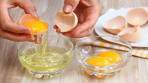 Egg: ఎగ్ వైట్ మాత్రమే తింటున్నారా? అయితే మీరు తీవ్రమైన పొరపాటు చేస్తున్నట్లే!