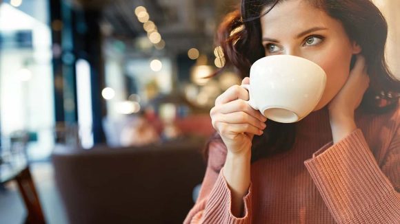Coffee: మహిళలు కాఫీ మానేయాలా ? ఈ 5 లక్షణాలు కనిపిస్తే వెంటనే ఆపేయండి!