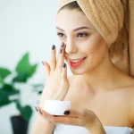 Skin Care: ఉదయాన్నే ఈ 7 పనులు చేస్తే మీ చర్మం బంగారంలా మెరుస్తుంది!