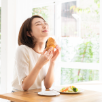 Sweet Cravings: క్రేవింగ్స్‌ను అదుపు చేయలేకపోతున్నారా? చిప్స్, చాక్లెట్లకు బదులు ఇవి తీసుకోండి