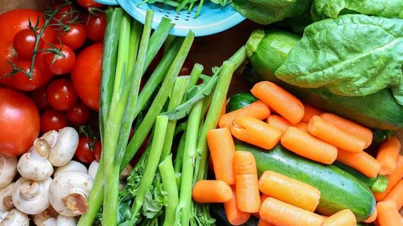 Raw  Food: వీటిని పచ్చిగా తింటే.. పొట్టలో ఇన్ఫెక్షన్లు గ్యారెంటీ !