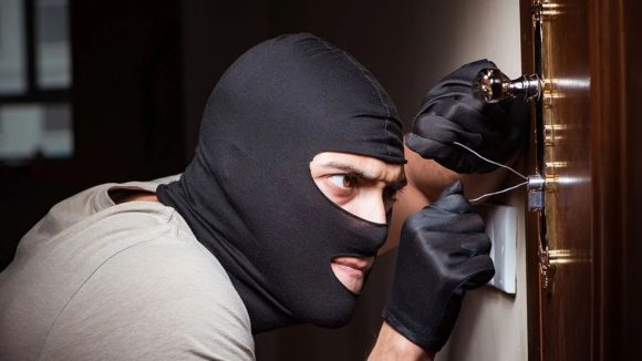Hyderabad Crime: జూబ్లీహిల్స్‌లో రెచ్చిపోయిన  దొంగలు.. తాళ్లతో కట్టేసి.. కత్తితో బెదిరించి.. ఆ గ్యాంగ్ పనేనా?