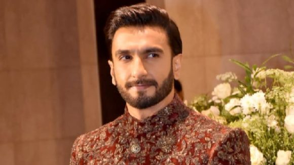 Ranveer Singh: రణవీర్ సింగ్ కు బెదిరింపు ఫోన్ కాల్స్.. పోలీసులను ఆశ్రయించిన నటుడు!