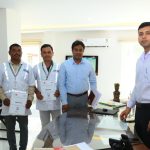 Nalgonda News: నిజాయితీ చాటుకున్న అంబులెన్స్  సిబ్బందికి ప్రశంసా పత్రాలు అందజేసిన నల్గొండ జిల్లా ఎస్పీ