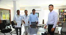 Nalgonda News: నిజాయితీ చాటుకున్న అంబులెన్స్  సిబ్బందికి ప్రశంసా పత్రాలు అందజేసిన నల్గొండ జిల్లా ఎస్పీ
