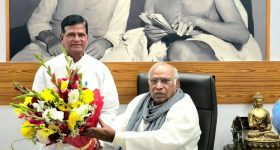 ChinnaReddy: ఏఐసీసీ చీఫ్ మల్లికార్జున ఖర్గేతో చిన్నారెడ్డి భేటీ