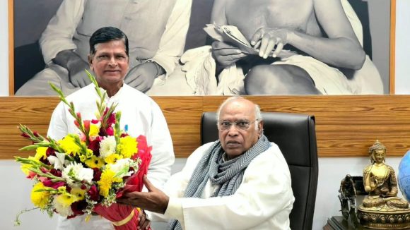 ChinnaReddy: ఏఐసీసీ చీఫ్ మల్లికార్జున ఖర్గేతో చిన్నారెడ్డి భేటీ