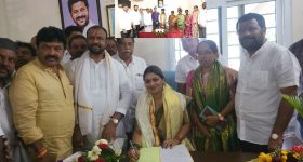 Youth Congress Protest: చొక్కాలు విప్పేసి.. ఏఐ సదస్సులో యూత్ కాంగ్రెస్ హల్ చల్
