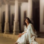 Amritha Aiyer : చీరకట్టులో కోమలమైన మోముతో ఆకట్టుకుంటున్న అమృత!
