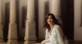 Amritha Aiyer : చీరకట్టులో కోమలమైన మోముతో ఆకట్టుకుంటున్న అమృత!