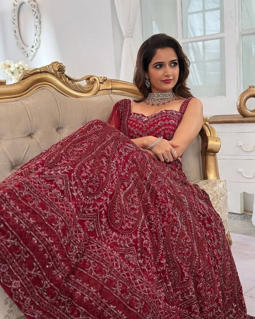 Ashika Ranganath : గార్జీయస్ లుక్ లో ఆషిక.. రెండు కళ్లు చాలట్లేదు మావ..