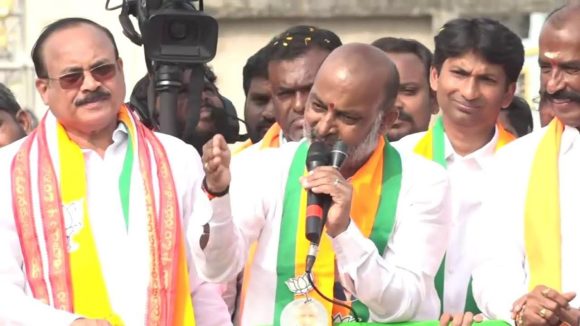 Bandi Sanjay: ఖబడ్డార్.. మేం నక్సలైట్లనే ఎదురించాం.. పోలీసులకు, ఎమ్మెల్యేకు బండి సంజయ్ వార్నింగ్