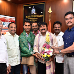 Chakrapuri Colony: 20 ఏళ్ల సమస్య.. ఫిర్యాదు మాత్రమే కాదు.. ఆధారాలతో సాధించారు.. చక్రపురి వాసులకు రంగనాథ్ సత్కారం