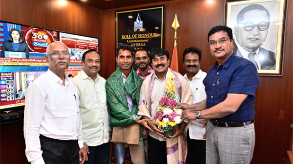 Chakrapuri Colony: 20 ఏళ్ల సమస్య.. ఫిర్యాదు మాత్రమే కాదు.. ఆధారాలతో సాధించారు.. చక్రపురి వాసులకు రంగనాథ్ సత్కారం