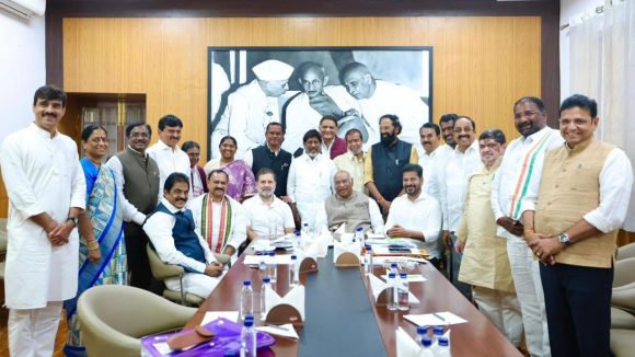 Congress: ఖర్గే నివాసంలో కాంగ్రెస్ హైకమాండ్ కీలక భేటీ.. రెండేళ్ల పాలనపై రాహుల్, ఖర్గే సమీక్ష!