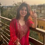 Divya Bharathi: రెడ్ చుడీదార్ లో సింపుల్ లుక్ లో ఆకట్టుకుంటున్న సుధీర్ బ్యూటీ!