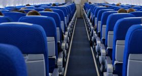 Flight Seats: విమానంలోని సీట్లు నీలం రంగులోనే ఎందుకు ఉంటాయి? రీజన్ ఇదే