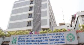 National Politics: లోక్‌సభలో బుక్ దుమారం..  ఆ బుక్‌లో ఏముంది..?