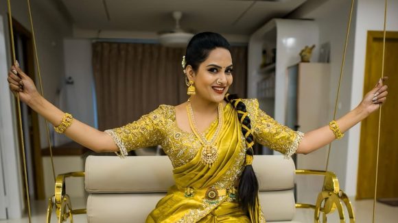 Actress Himaja: ట్రోలర్స్ కి హిమజా గట్టి కౌంటర్.. ఇన్ డైరెక్ట్ గా చంపేస్తున్నారంటూ!