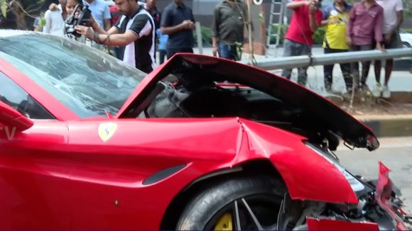 Jubilee Hills Ferrari Car Accident: జూబ్లీహిల్స్ లో  ఫెరారీ కారు బీభత్సం..  మూడు కార్లను గుద్ది..!