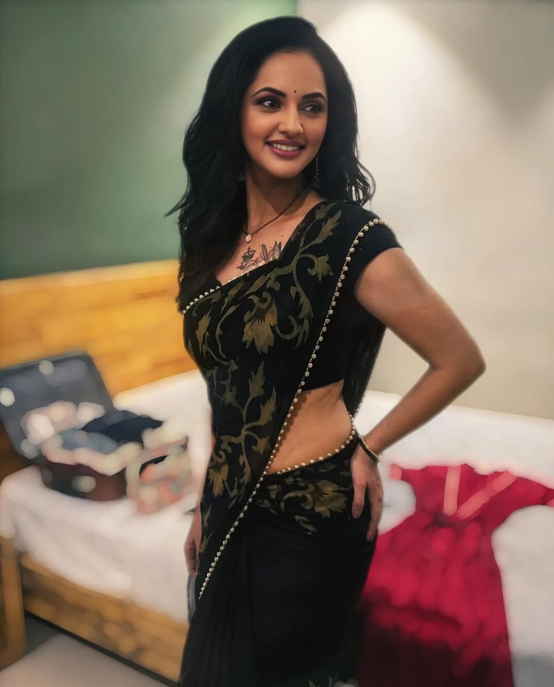 Jyoti Poorvaj: నడుము అందాలతో చక్కిలిగింతలు పెడుతున్న జ్యోతి!