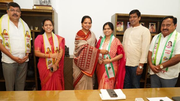 Kaveti Manohar: తెలంగాణ జాగృతిలోకి కావేటి మనోహర్.. కండువా కప్పి ఆహ్వానించిన కల్వకుంట్ల కవిత