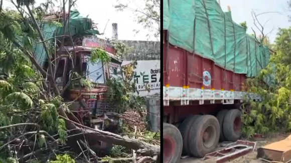 Lorry Accident: హుజూరాబాద్‌లో లారీ బీభత్సం.. డ్రైవర్‌కు ఫిట్స్ రావడంతో.. దుకాణాల్లోకి దూసుకెళ్లి