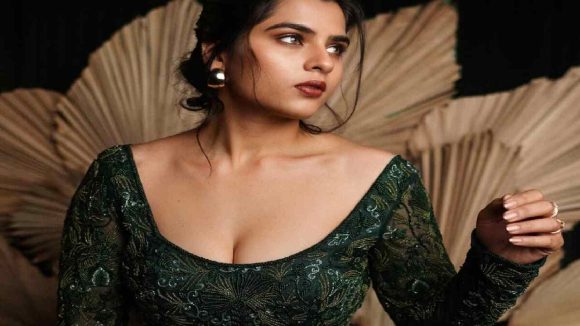 Kavya Kalyanram: డ్రెస్ ఓకేనా? అంటూ ముందు తనకే ఫోటోలు షేర్ చేస్తా అంటోన్న హీరోయిన్..!