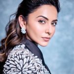 Rakul Preet Singh: ట్రెండీ అవుట్ ఫిట్ లో సెగలు పుట్టిస్తున్న రకుల్!