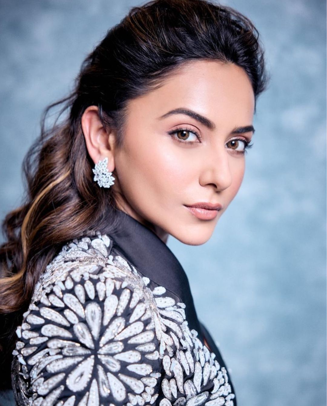 Rakul Preet Singh: ట్రెండీ అవుట్ ఫిట్ లో సెగలు పుట్టిస్తున్న రకుల్!