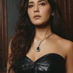 Raashii Khanna : బ్లాక్ డ్రెస్ లో మైండ్ బ్లాక్ చేస్తున్న రాశి.. కుర్రాళ్ళు ఏమైపోతారు..!