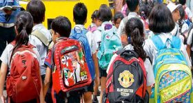 School Holidays: పరీక్షల బిజీలో విద్యార్థులు.. వరుసగా మూడు రోజులు సెలవు, ఇంకెందుకు ఆలస్యం