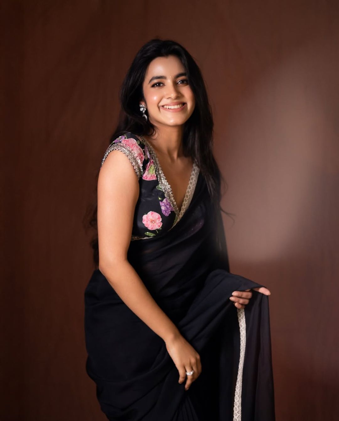 Shivani Nagaram: పండుగ వేళ క్యూట్ గా ఆకట్టుకుంటున్న లిటిల్ హార్ట్స్ బ్యూటీ!