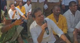 KTR: ‘మా భూములు పోయాయి.. మా బతుకులు మారలేదు’.. కేటీఆర్ కాన్వాయ్‌ను అడ్డుకున్న సిరిసిల్లల ప్రజలు