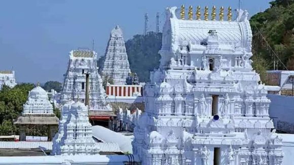 Srikalahasti: శ్రీకాళహస్తి ఆలయం పేరుతో బడా స్కామ్.. ఈ పేరుతో ఉన్న లింక్స్ ఓపెన్ చేయొద్దు..