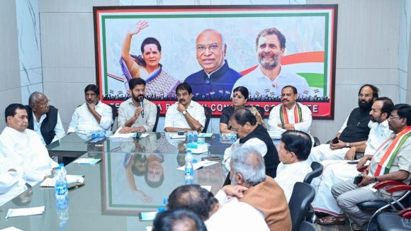 Telangana: ఢిల్లీకి తెలంగాణ సర్కార్.. హస్తినలో ముఖ్యమంత్రి రేవంత్ రెడ్డి.. మంత్రుల బృందం కీలక భేటీ!