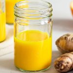 Beauty Drink: ఉదయాన్నే ‘టర్మరిక్ జింజర్ షాట్’ తాగితే చర్మం సహజంగా మెరిసిపోతుంది